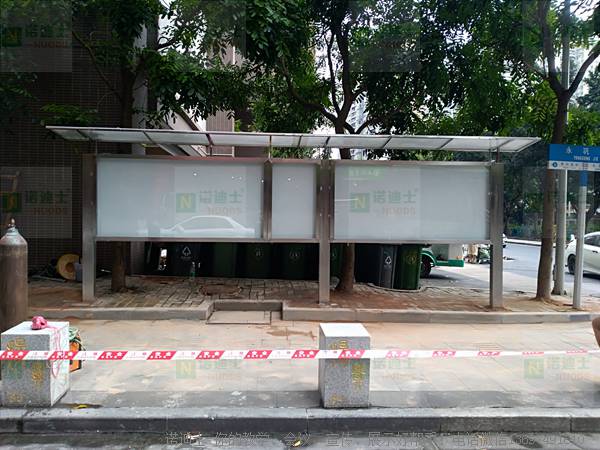 越秀區(qū)街道社區(qū)不銹鋼宣傳欄液壓撳開(kāi)式玻璃門(mén)櫥窗定做公告欄廠家