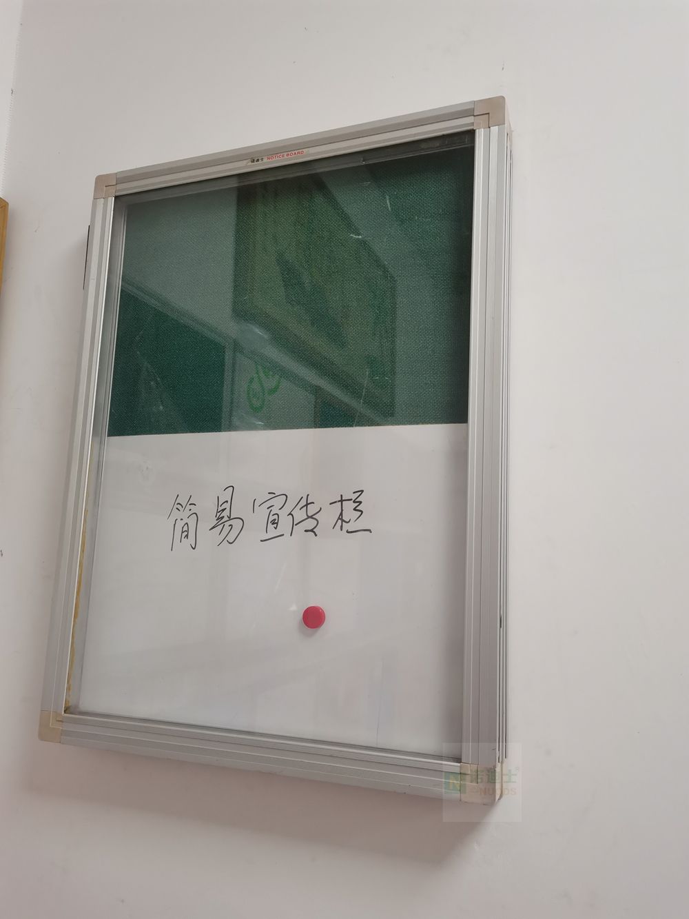 廠家訂做鋁合金宣傳欄簡易公告欄掛式磁性展示欄有機板水松板